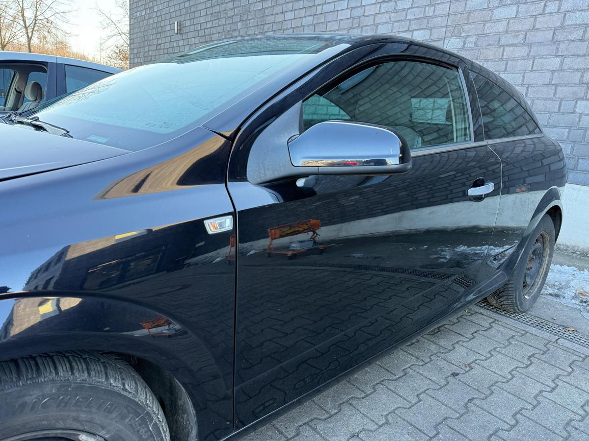 Opel Astra H GTC original T&uuml;r links Z20R Saphirschwarz Metallic Rohbau BJ09